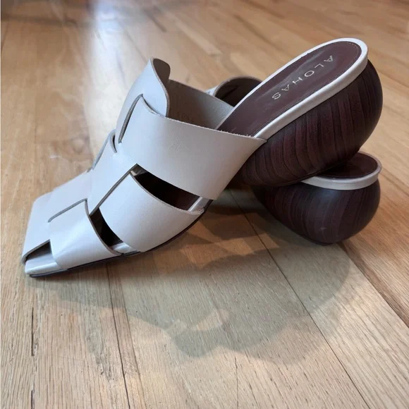 Sz 41 Alohas wooden heel mule. Almost new! - Picture 2 of 3